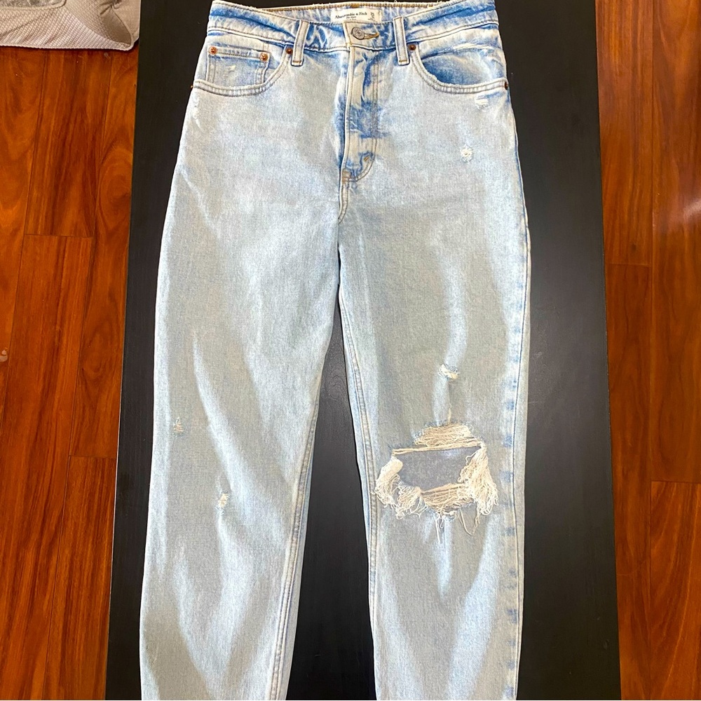 Abercrombie & Fitch
The Mom
High Rise